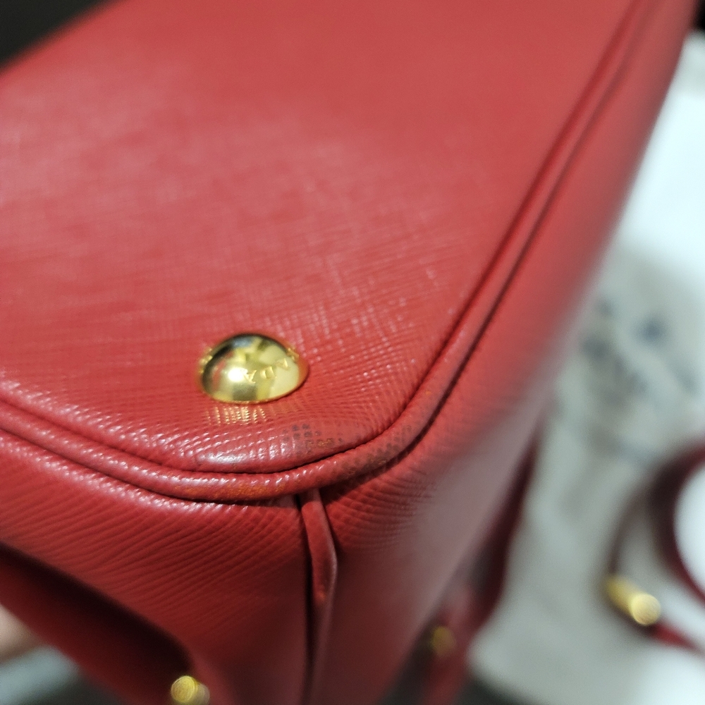 🌟Host Pick🌟Prada iconic Galleria Saffiano Leather Small Bag - Picture 8 of 16